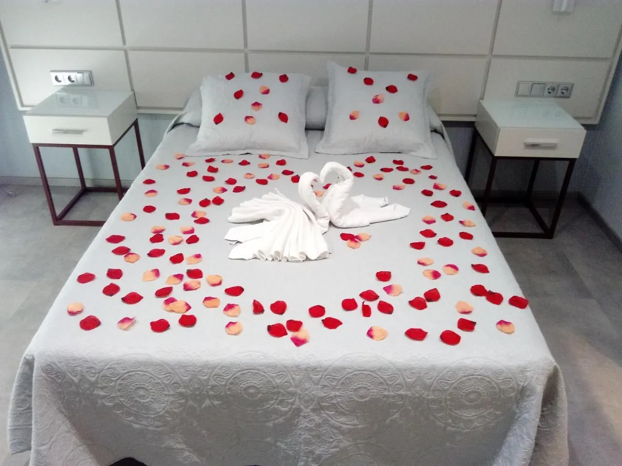 Hostal Loimar Torre Del Mar 2*,