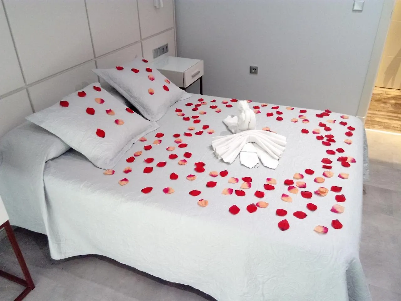 Hostal Loimar Torre Del Mar 2*,